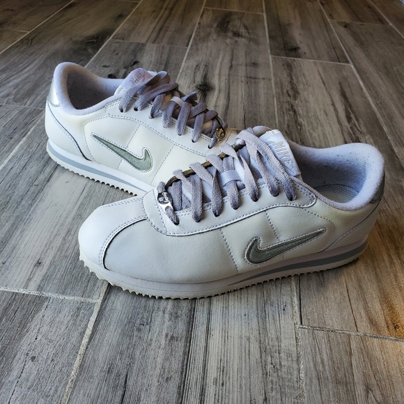 nike cortez silver swoosh